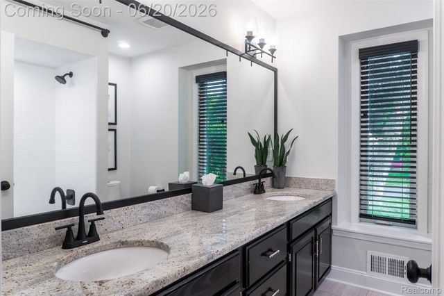 4413 Pinehurst Drive, West Bloomfield Charter Township, MI 48322