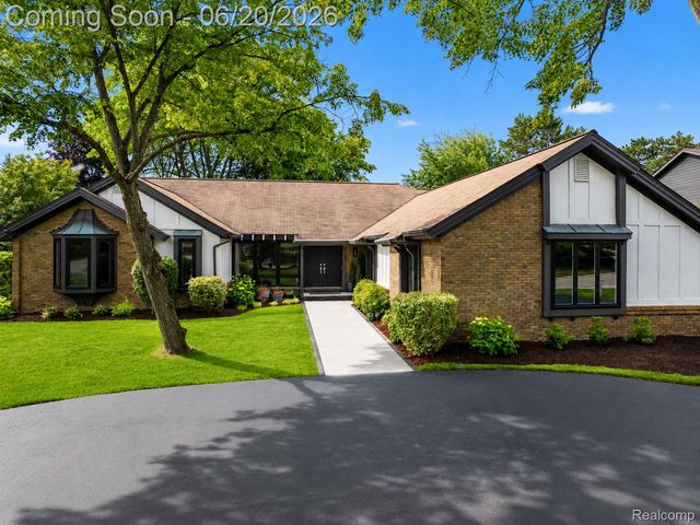 4413 Pinehurst Drive, West Bloomfield Charter Township, MI 48322