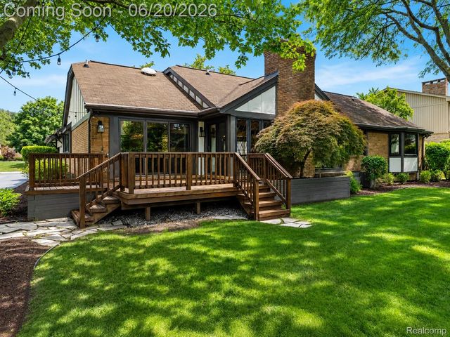 4413 Pinehurst Drive, West Bloomfield Charter Township, MI 48322