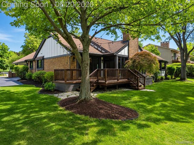 4413 Pinehurst Drive, West Bloomfield Charter Township, MI 48322
