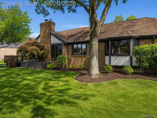 4413 Pinehurst Drive, West Bloomfield Charter Township, MI 48322