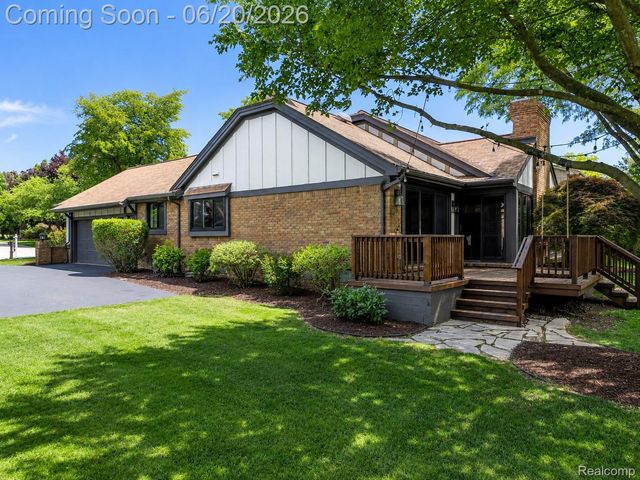 4413 Pinehurst Drive, West Bloomfield Charter Township, MI 48322