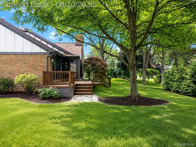 4413 Pinehurst Drive, West Bloomfield Charter Township, MI 48322