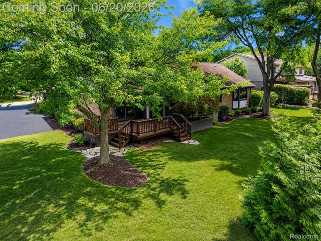 4413 Pinehurst Drive, West Bloomfield Charter Township, MI 48322
