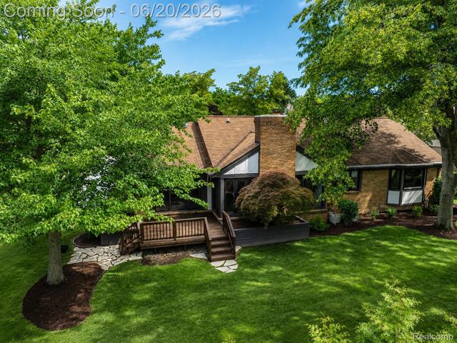 4413 Pinehurst Drive, West Bloomfield Charter Township, MI 48322