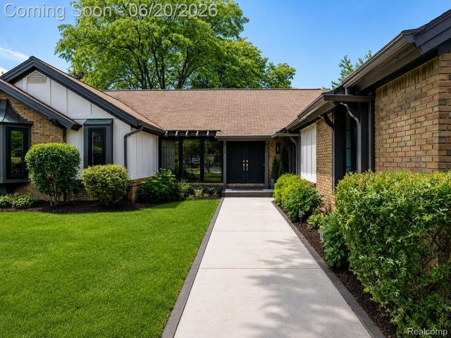4413 Pinehurst Drive, West Bloomfield Charter Township, MI 48322