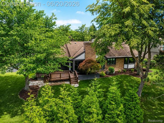 4413 Pinehurst Drive, West Bloomfield Charter Township, MI 48322