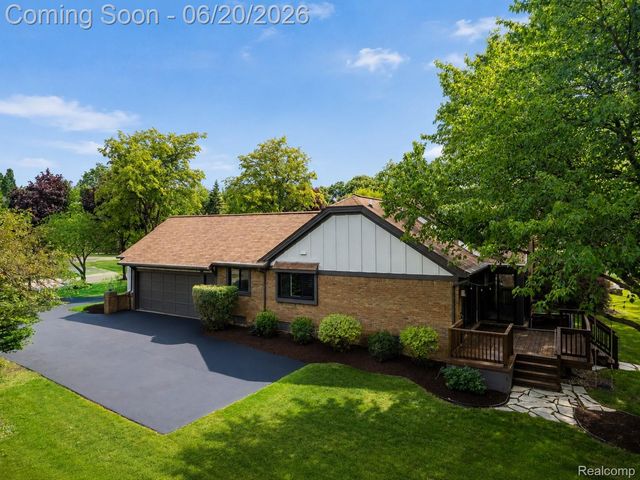 4413 Pinehurst Drive, West Bloomfield Charter Township, MI 48322