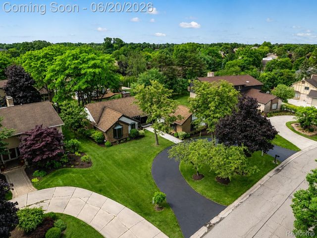 4413 Pinehurst Drive, West Bloomfield Charter Township, MI 48322