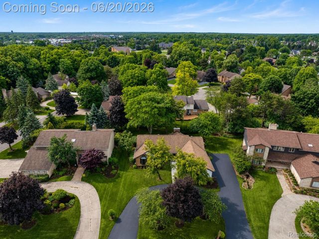4413 Pinehurst Drive, West Bloomfield Charter Township, MI 48322