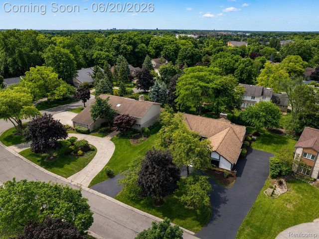 4413 Pinehurst Drive, West Bloomfield Charter Township, MI 48322