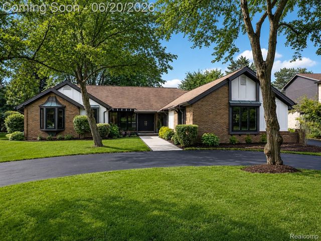 4413 Pinehurst Drive, West Bloomfield Charter Township, MI 48322