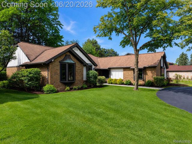 4413 Pinehurst Drive, West Bloomfield Charter Township, MI 48322