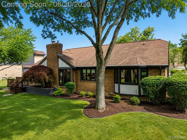 4413 Pinehurst Drive, West Bloomfield Charter Township, MI 48322