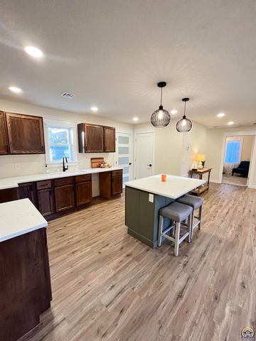 805 Peyton St, Emporia, KS 66801