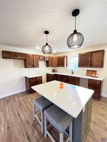 805 Peyton St, Emporia, KS 66801