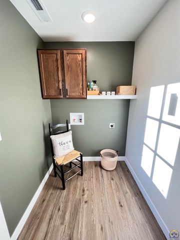 805 Peyton St, Emporia, KS 66801