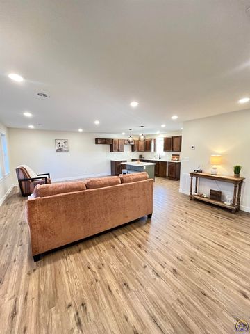 805 Peyton St, Emporia, KS 66801