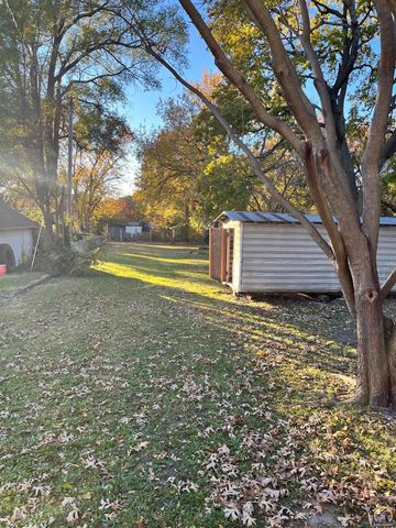 805 Peyton St, Emporia, KS 66801