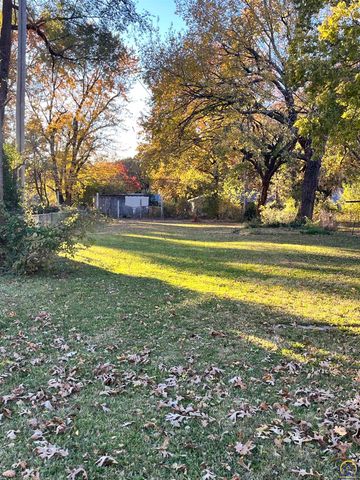 805 Peyton St, Emporia, KS 66801