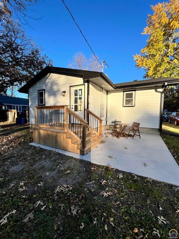 805 Peyton St, Emporia, KS 66801