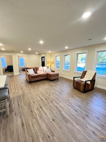 805 Peyton St, Emporia, KS 66801