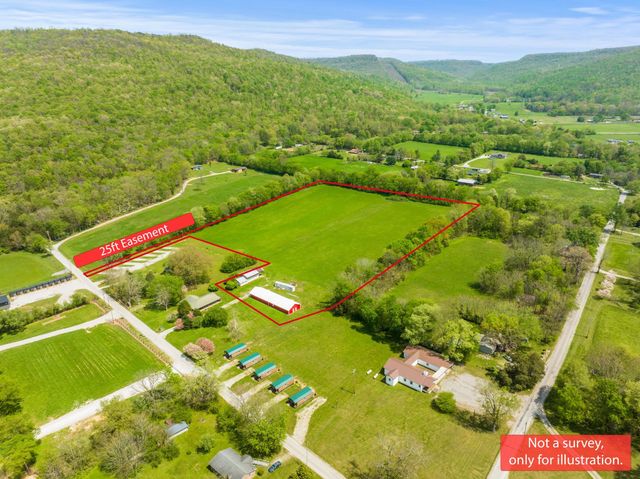 388 Charlie Roberts Rd, Pelham, TN 37366