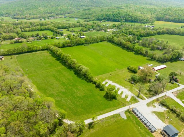 388 Charlie Roberts Rd, Pelham, TN 37366