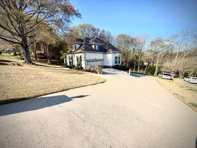 1829 Bay Pointe Drive, Hixson, TN 37343