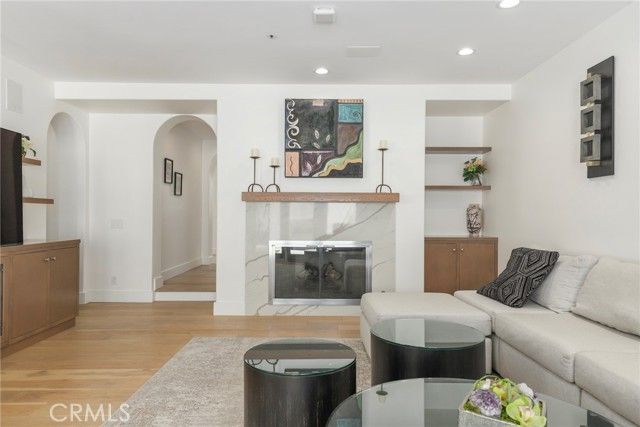 11805 Henley Lane, Los Angeles, CA 90077
