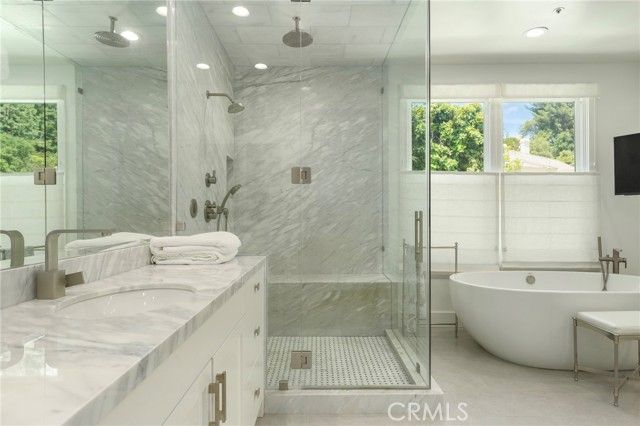 11805 Henley Lane, Los Angeles, CA 90077