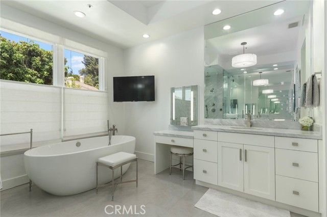 11805 Henley Lane, Los Angeles, CA 90077