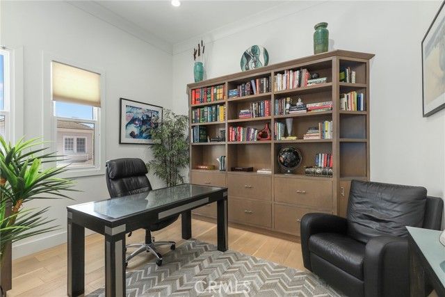 11805 Henley Lane, Los Angeles, CA 90077