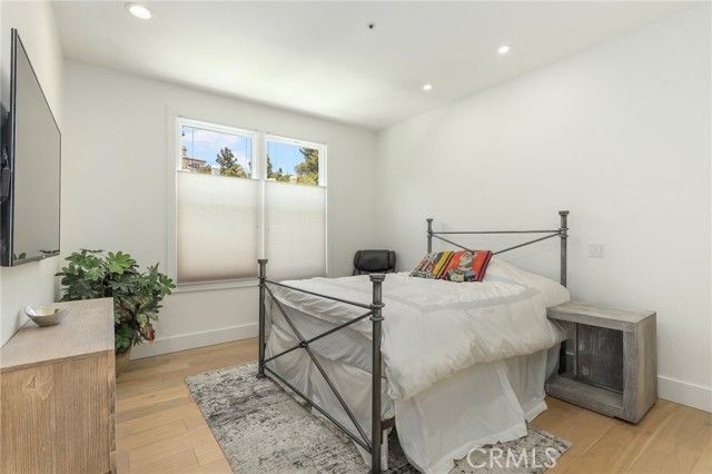 11805 Henley Lane, Los Angeles, CA 90077
