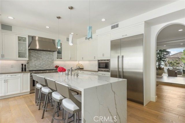 11805 Henley Lane, Los Angeles, CA 90077