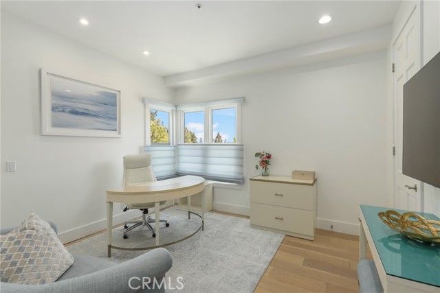 11805 Henley Lane, Los Angeles, CA 90077