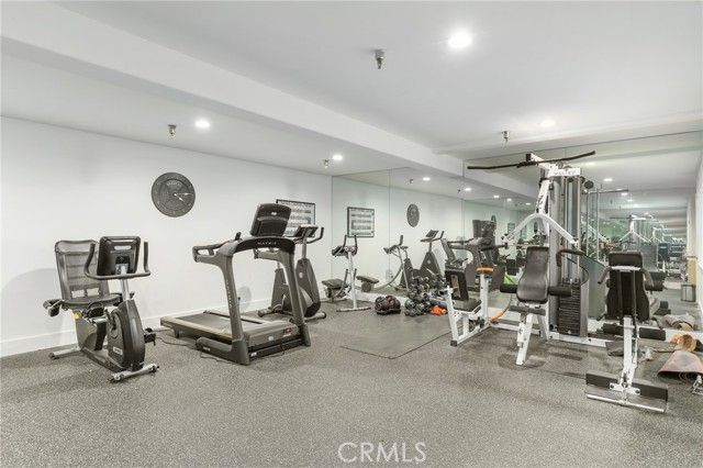 11805 Henley Lane, Los Angeles, CA 90077