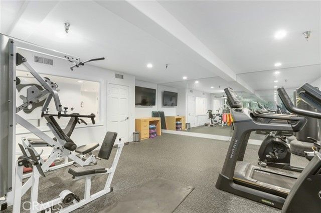 11805 Henley Lane, Los Angeles, CA 90077