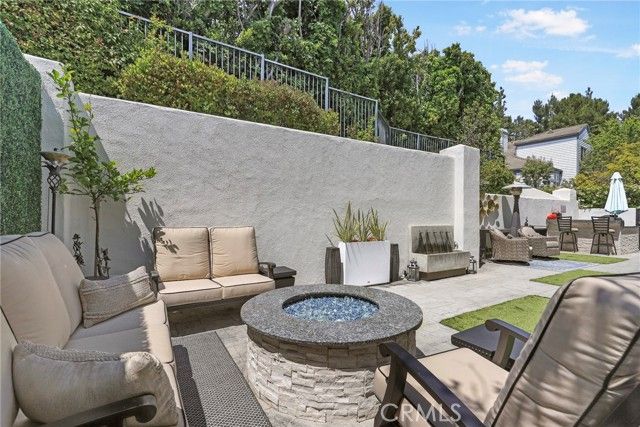 11805 Henley Lane, Los Angeles, CA 90077