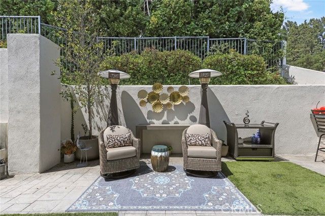 11805 Henley Lane, Los Angeles, CA 90077