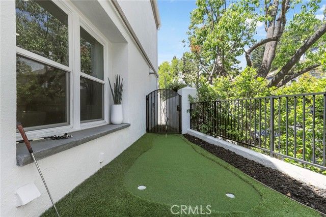 11805 Henley Lane, Los Angeles, CA 90077