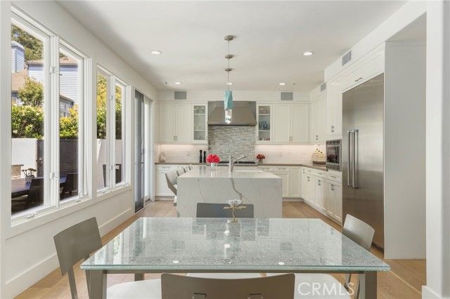 11805 Henley Lane, Los Angeles, CA 90077