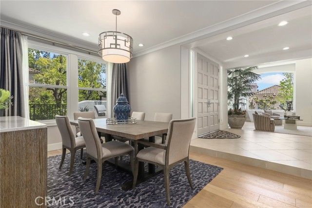 11805 Henley Lane, Los Angeles, CA 90077