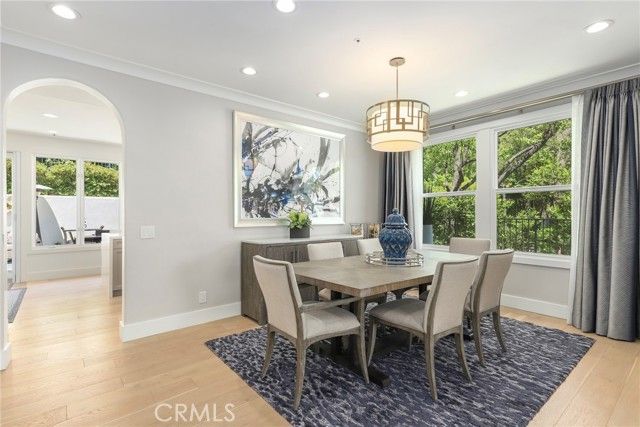 11805 Henley Lane, Los Angeles, CA 90077