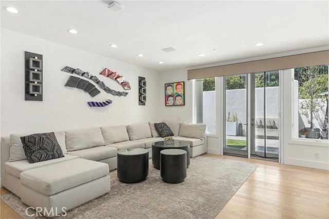 11805 Henley Lane, Los Angeles, CA 90077