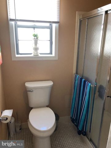6 LAKE VIEW TER, Columbus, NJ 08022