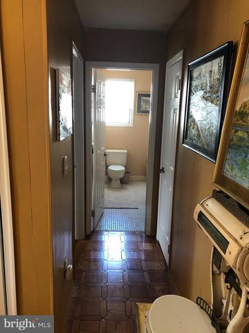 6 LAKE VIEW TER, Columbus, NJ 08022