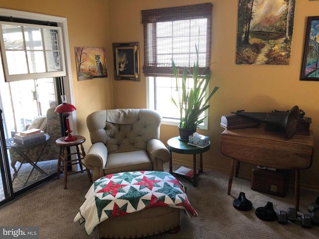 6 LAKE VIEW TER, Columbus, NJ 08022