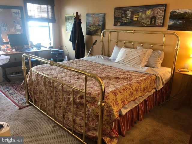 6 LAKE VIEW TER, Columbus, NJ 08022