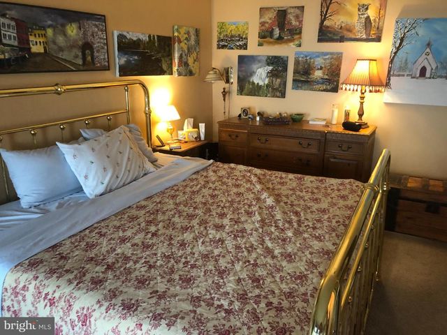 6 LAKE VIEW TER, Columbus, NJ 08022